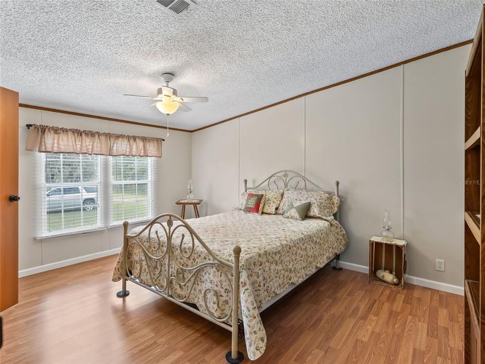 待售: $375,000 (4 贝兹, 2 浴室, 2280 平方英尺)