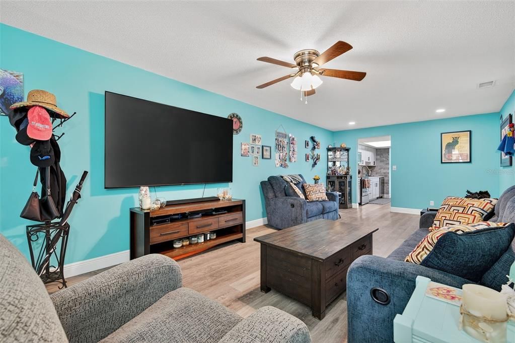 На продажу: $175,000 (2 спален, 1 ванн, 1180 Квадратных фут)