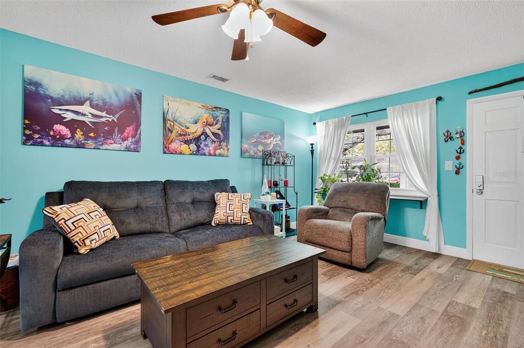 На продажу: $175,000 (2 спален, 1 ванн, 1180 Квадратных фут)