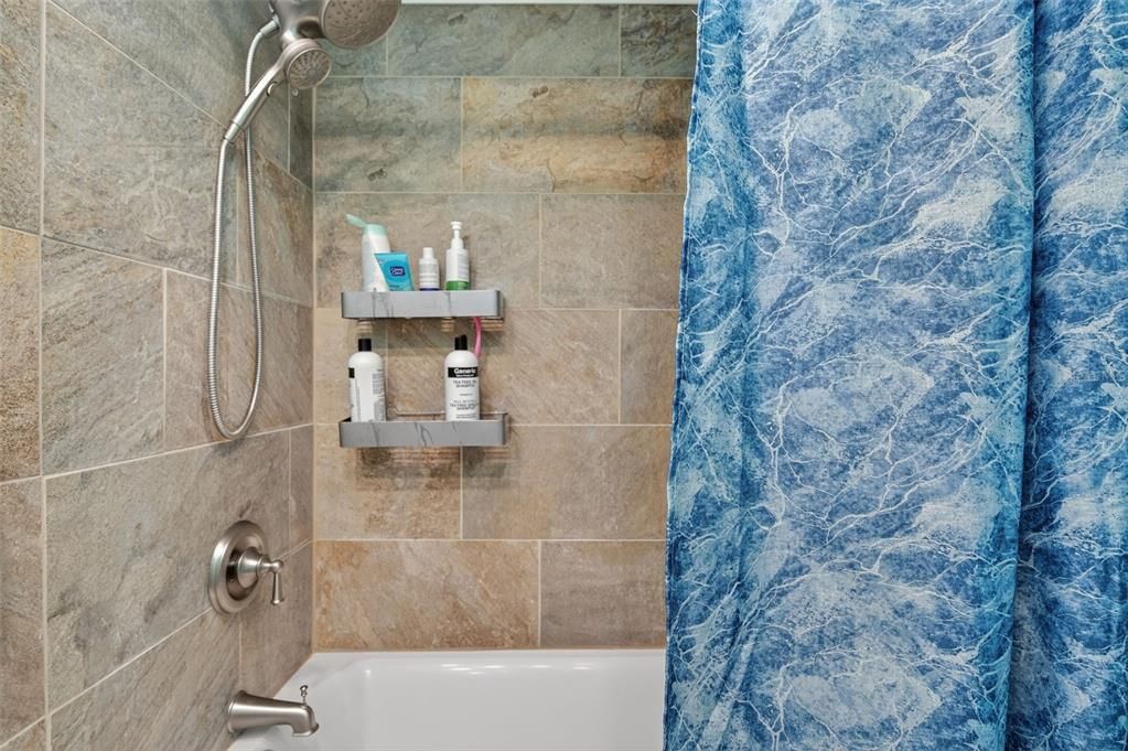 На продажу: $175,000 (2 спален, 1 ванн, 1180 Квадратных фут)