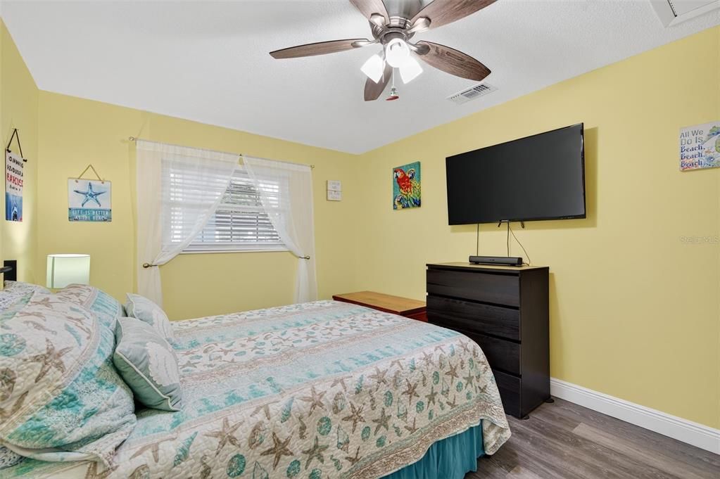 На продажу: $175,000 (2 спален, 1 ванн, 1180 Квадратных фут)