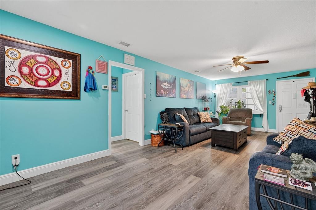 На продажу: $175,000 (2 спален, 1 ванн, 1180 Квадратных фут)