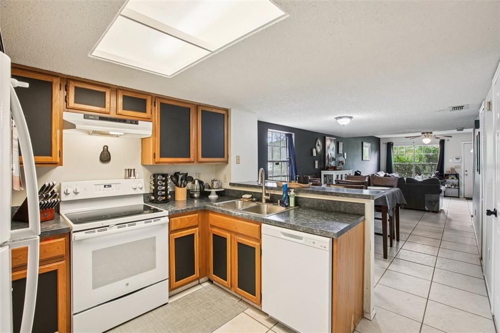 待售: $238,000 (2 贝兹, 2 浴室, 1288 平方英尺)