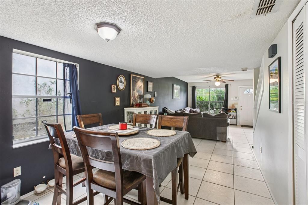 待售: $238,000 (2 贝兹, 2 浴室, 1288 平方英尺)