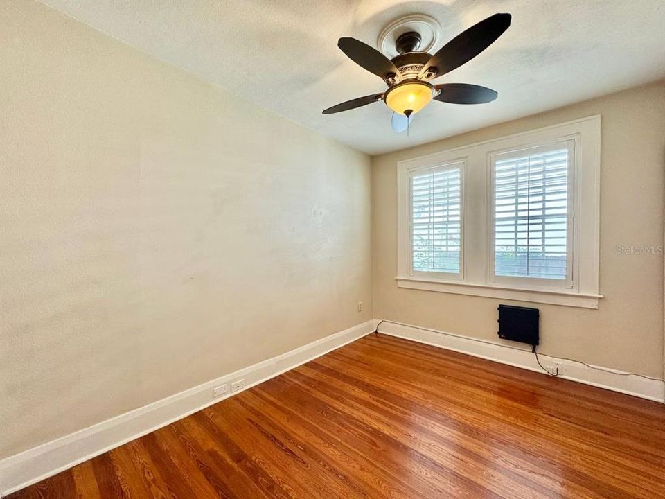 For Rent: $3,500 (3 beds, 1 baths, 1350 Square Feet)