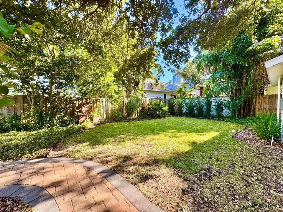 For Rent: $3,500 (3 beds, 1 baths, 1350 Square Feet)