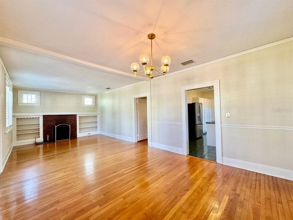 For Rent: $3,500 (3 beds, 1 baths, 1350 Square Feet)