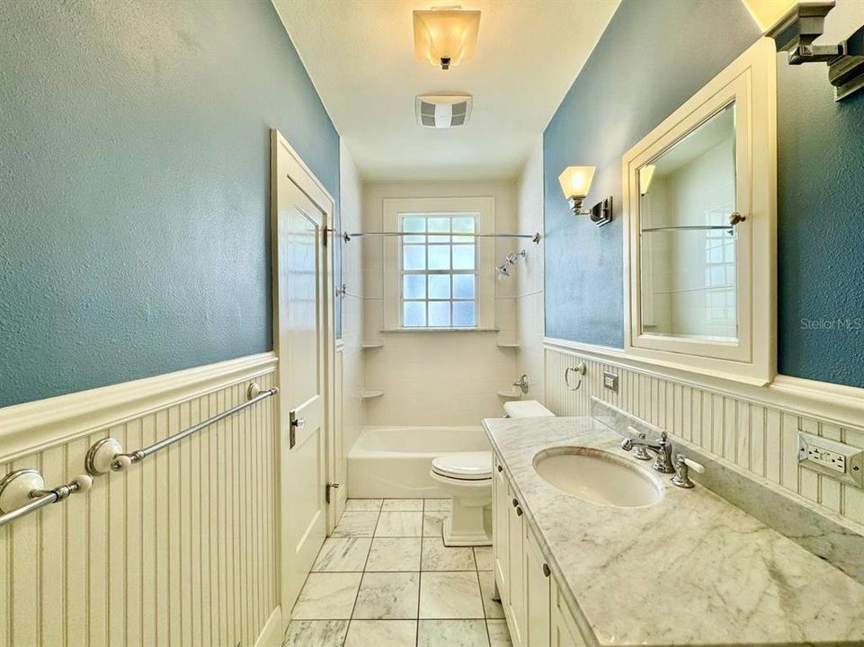 For Rent: $3,500 (3 beds, 1 baths, 1350 Square Feet)