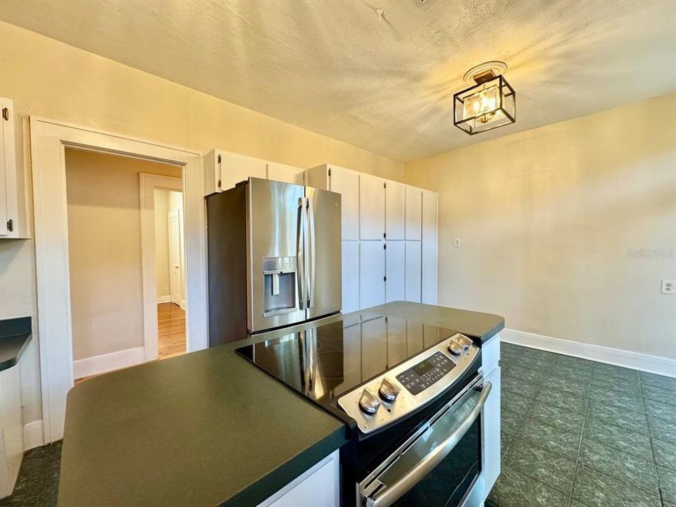 For Rent: $3,500 (3 beds, 1 baths, 1350 Square Feet)