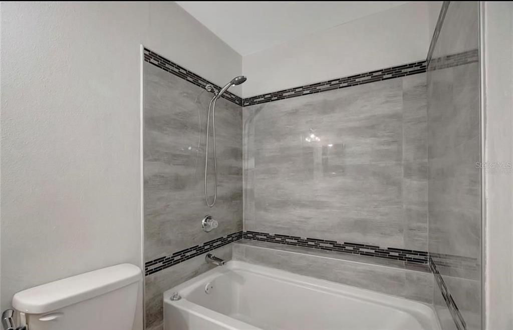 For Sale: $199,000 (1 beds, 1 baths, 738 Square Feet)