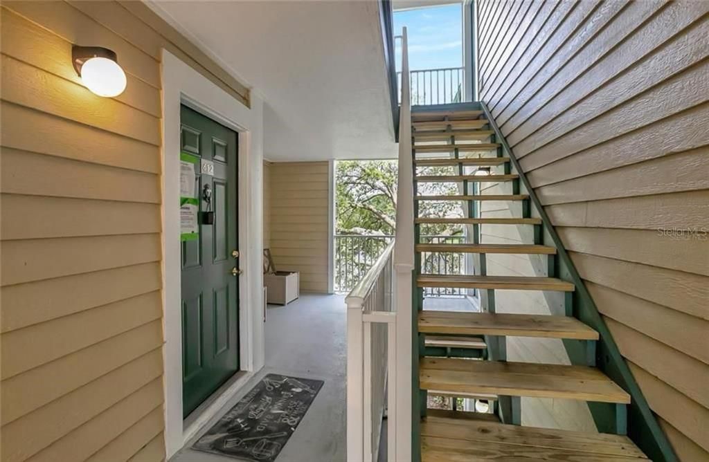 For Sale: $199,000 (1 beds, 1 baths, 738 Square Feet)