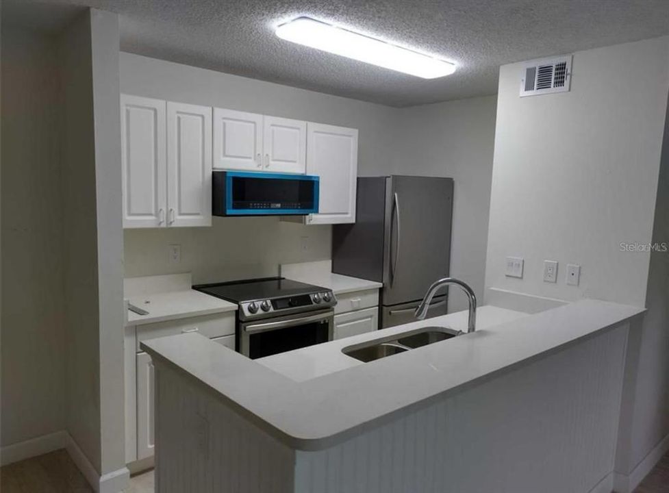 For Sale: $199,000 (1 beds, 1 baths, 738 Square Feet)