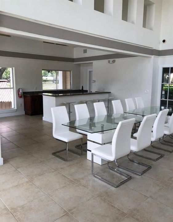 For Sale: $199,000 (1 beds, 1 baths, 738 Square Feet)