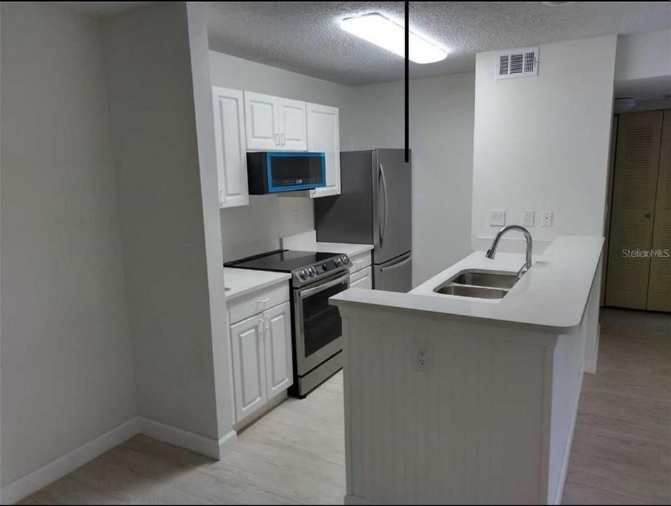 For Sale: $199,000 (1 beds, 1 baths, 738 Square Feet)