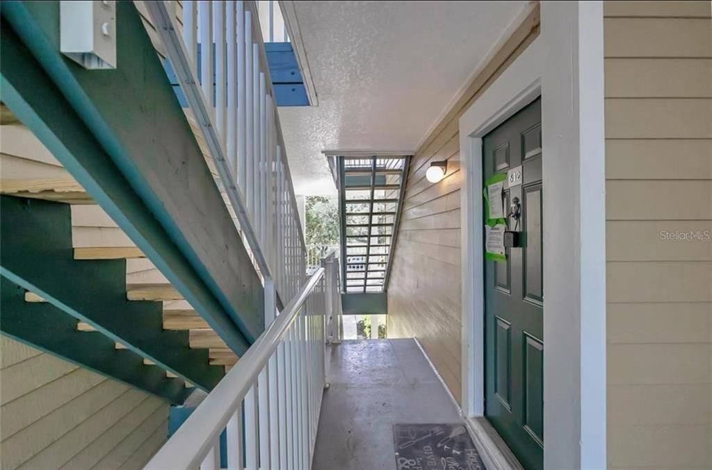 For Sale: $199,000 (1 beds, 1 baths, 738 Square Feet)