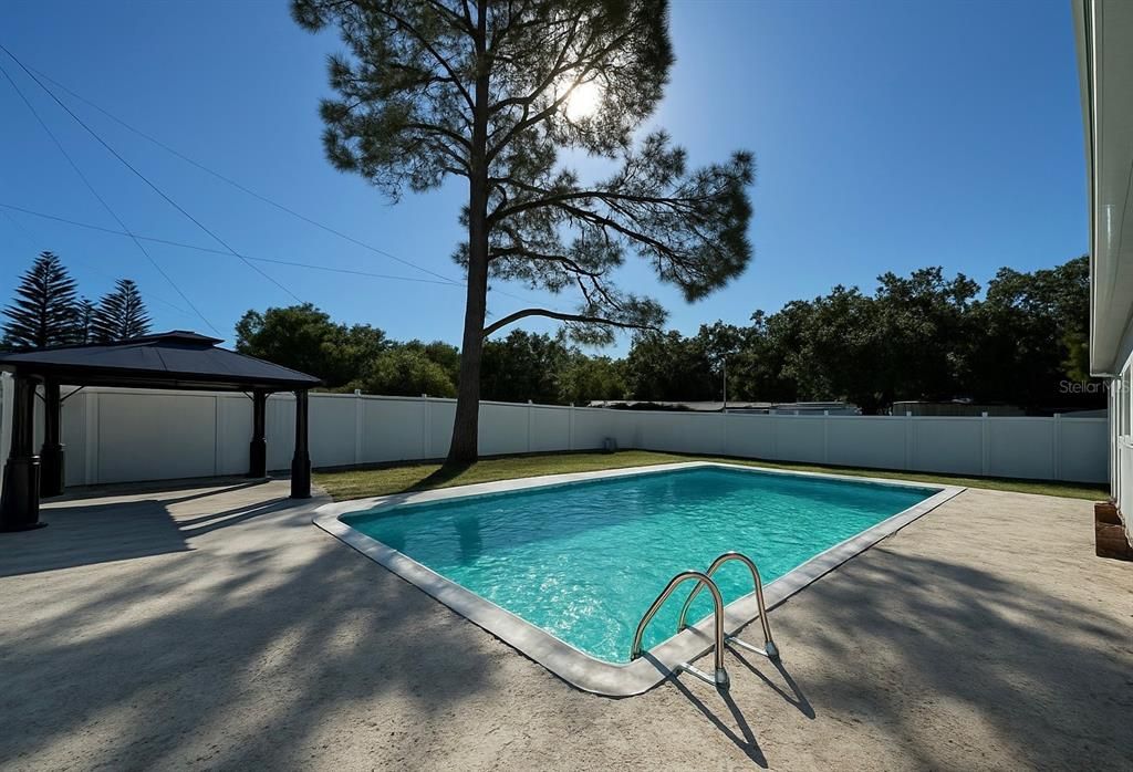 Active With Contract: $2,500 (3 beds, 1 baths, 1174 Square Feet)