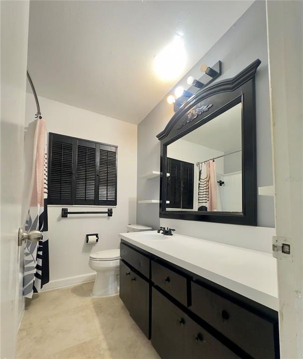 Active With Contract: $2,500 (3 beds, 1 baths, 1174 Square Feet)