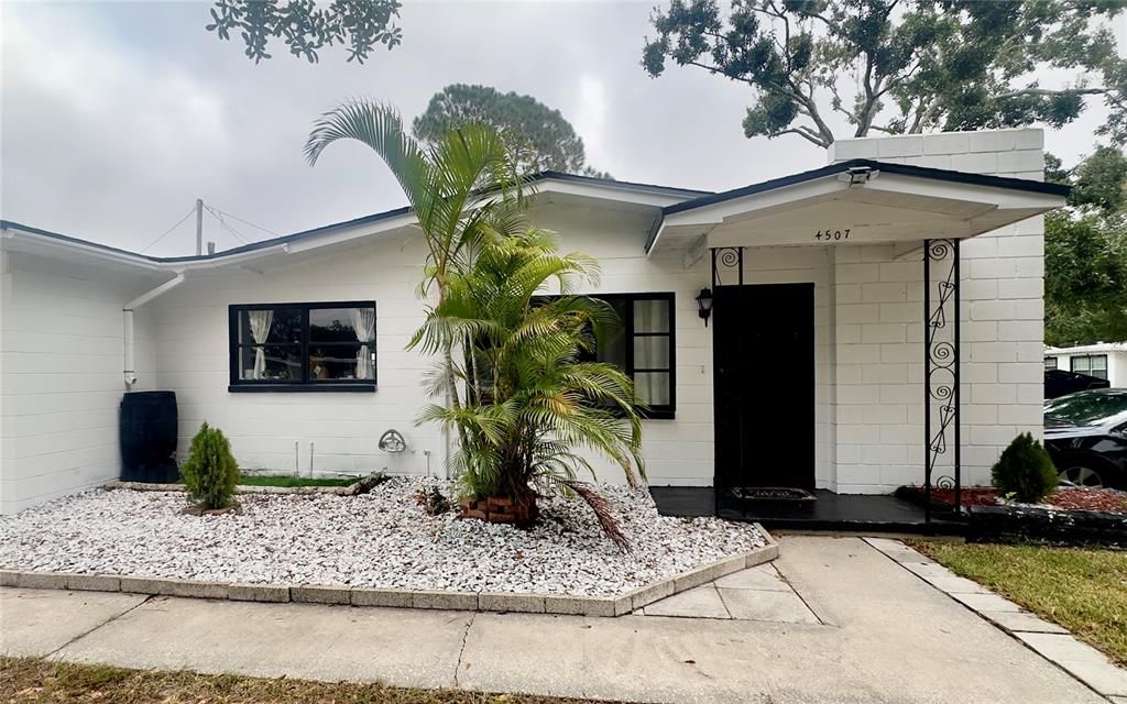 Active With Contract: $2,500 (3 beds, 1 baths, 1174 Square Feet)