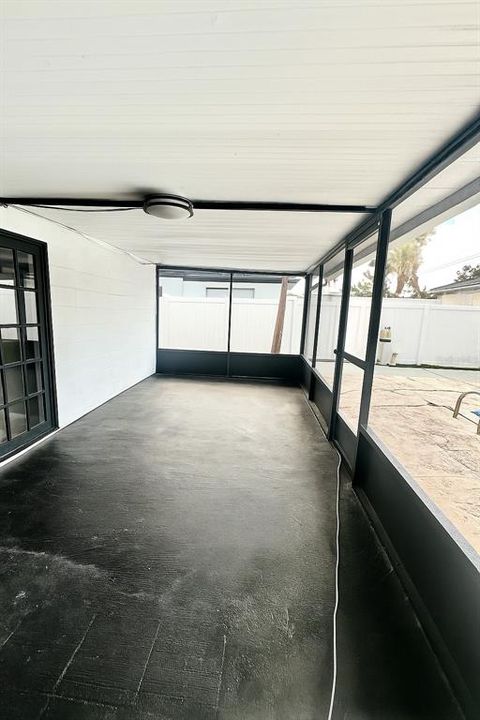 Active With Contract: $2,500 (3 beds, 1 baths, 1174 Square Feet)