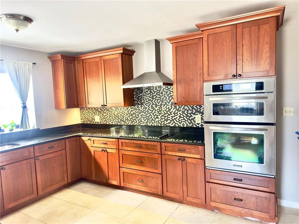 Active With Contract: $2,500 (3 beds, 1 baths, 1174 Square Feet)