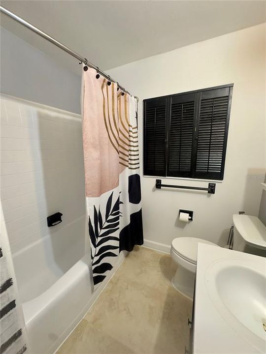 Active With Contract: $2,500 (3 beds, 1 baths, 1174 Square Feet)