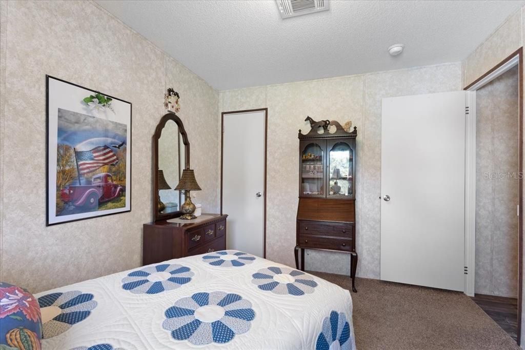 For Sale: $325,000 (3 beds, 2 baths, 1512 Square Feet)