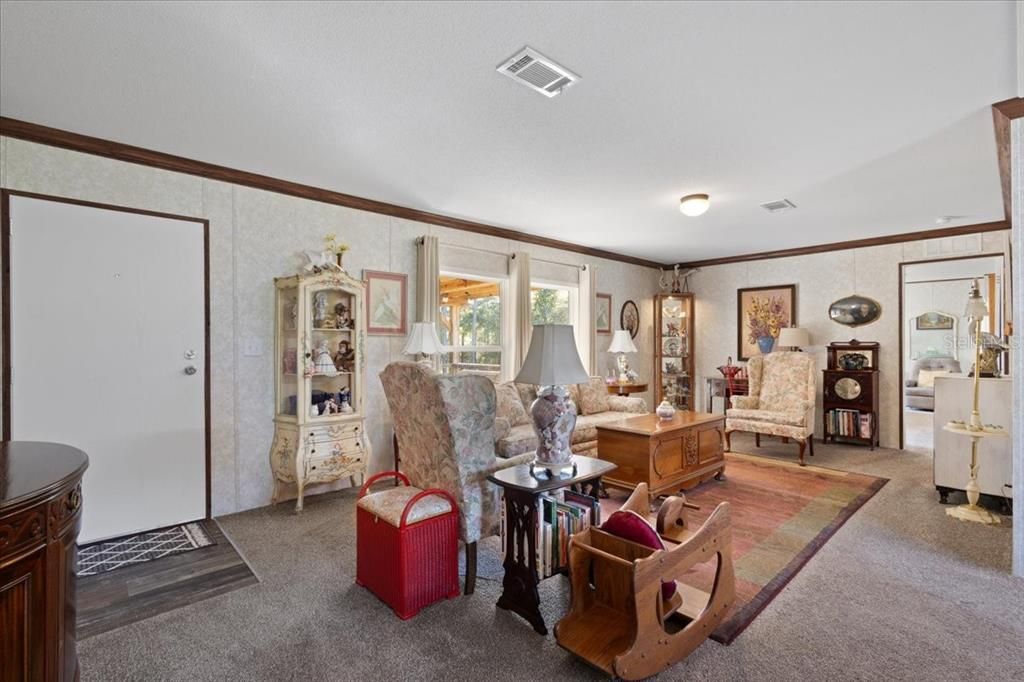 For Sale: $325,000 (3 beds, 2 baths, 1512 Square Feet)