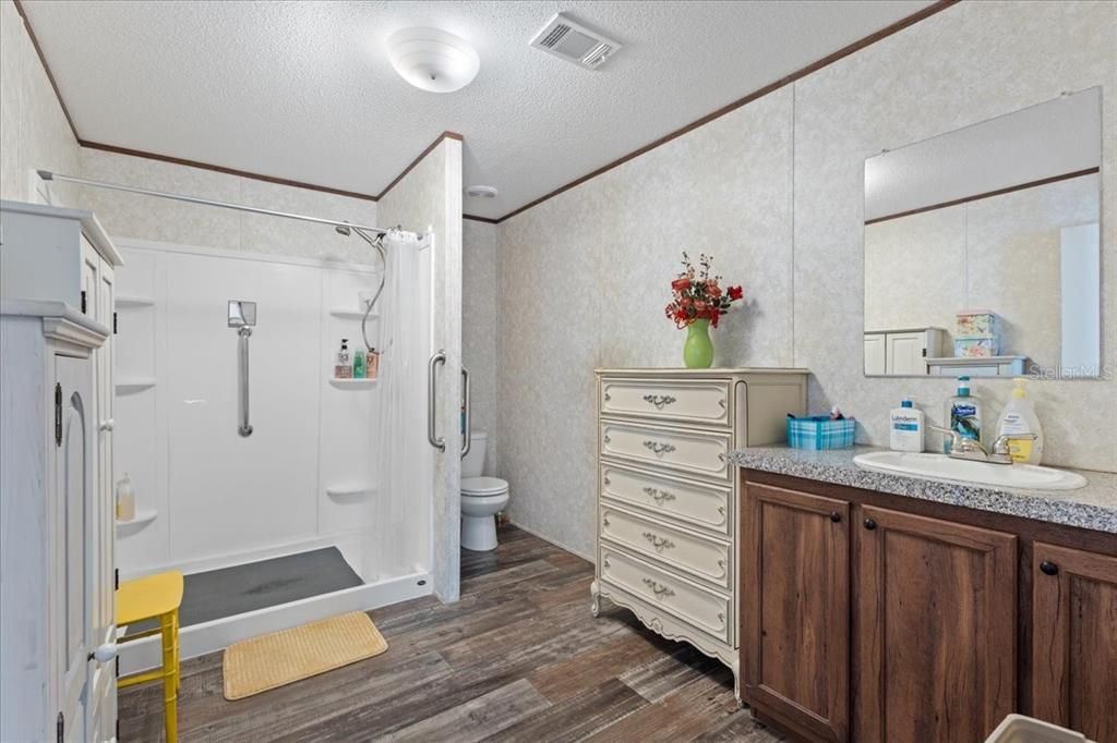 For Sale: $325,000 (3 beds, 2 baths, 1512 Square Feet)