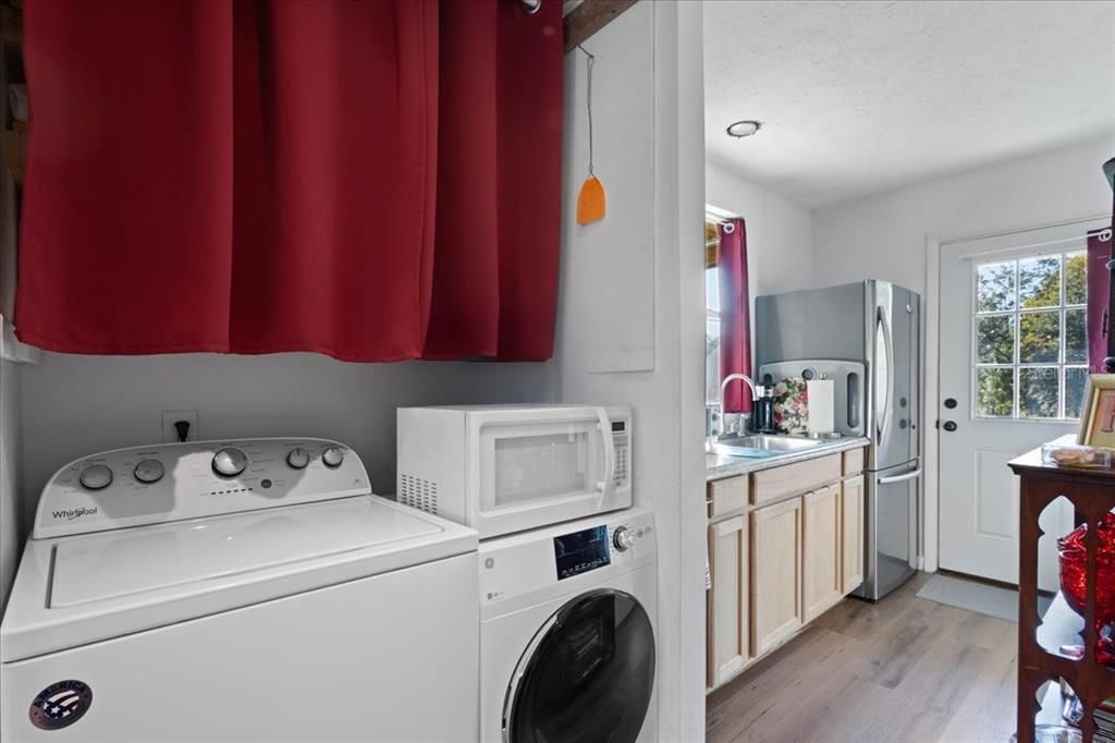 For Sale: $325,000 (3 beds, 2 baths, 1512 Square Feet)