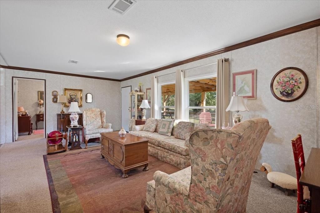 For Sale: $325,000 (3 beds, 2 baths, 1512 Square Feet)