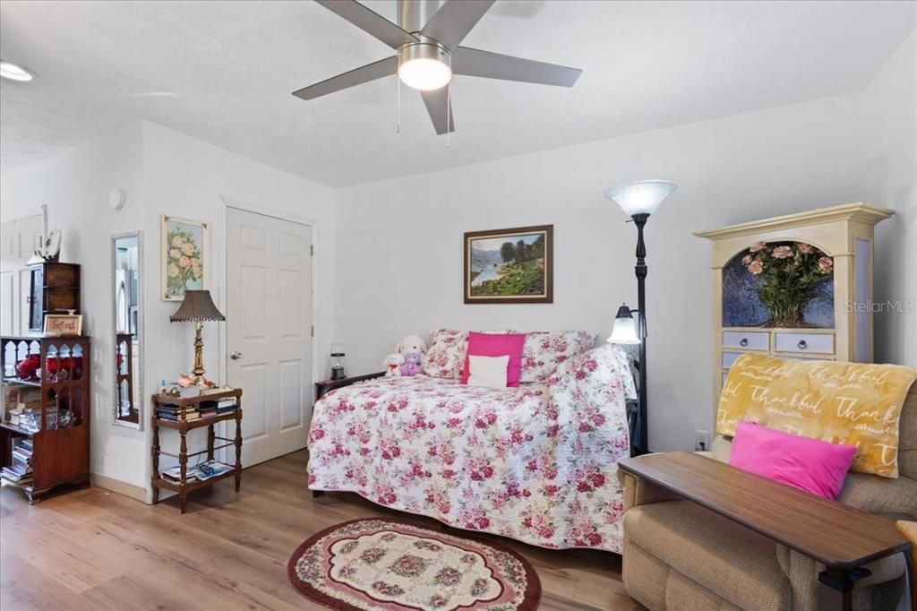 For Sale: $325,000 (3 beds, 2 baths, 1512 Square Feet)