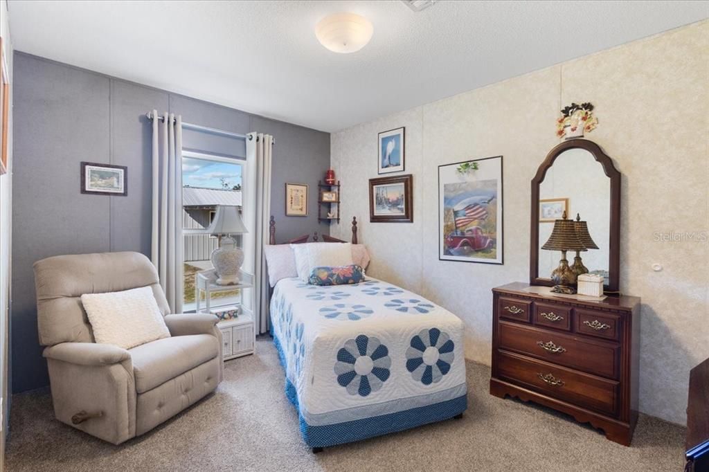 For Sale: $325,000 (3 beds, 2 baths, 1512 Square Feet)