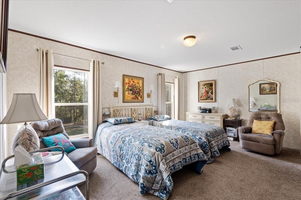 For Sale: $325,000 (3 beds, 2 baths, 1512 Square Feet)