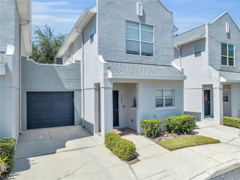 For Rent: $2,800 (2 beds, 2 baths, 1261 Square Feet)