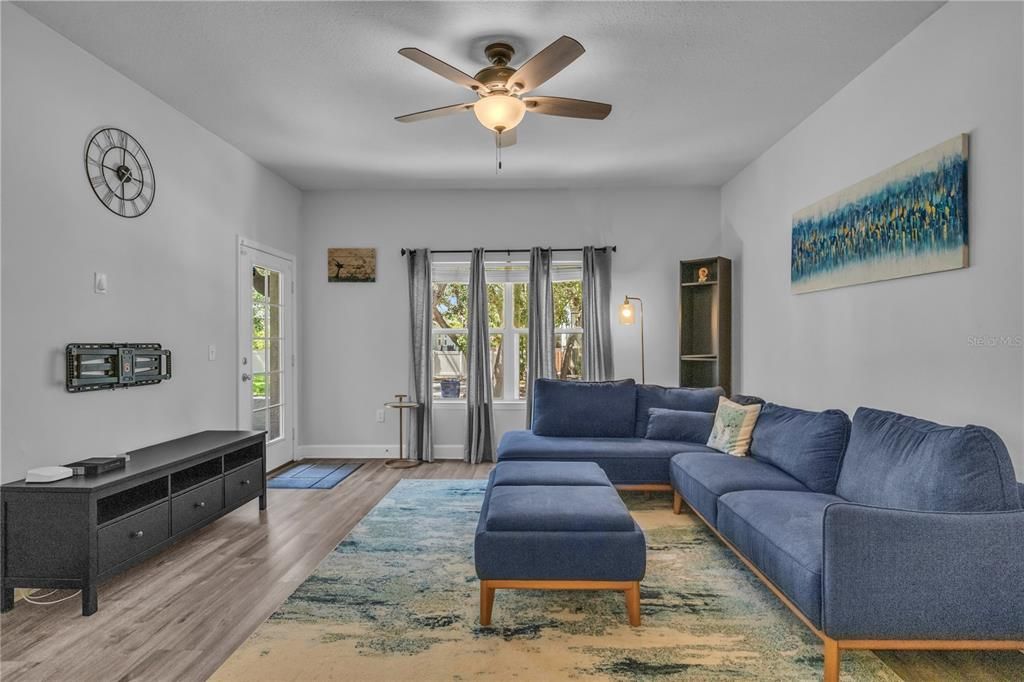 For Rent: $2,800 (2 beds, 2 baths, 1261 Square Feet)