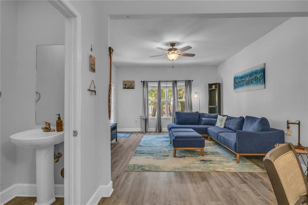 For Rent: $2,800 (2 beds, 2 baths, 1261 Square Feet)