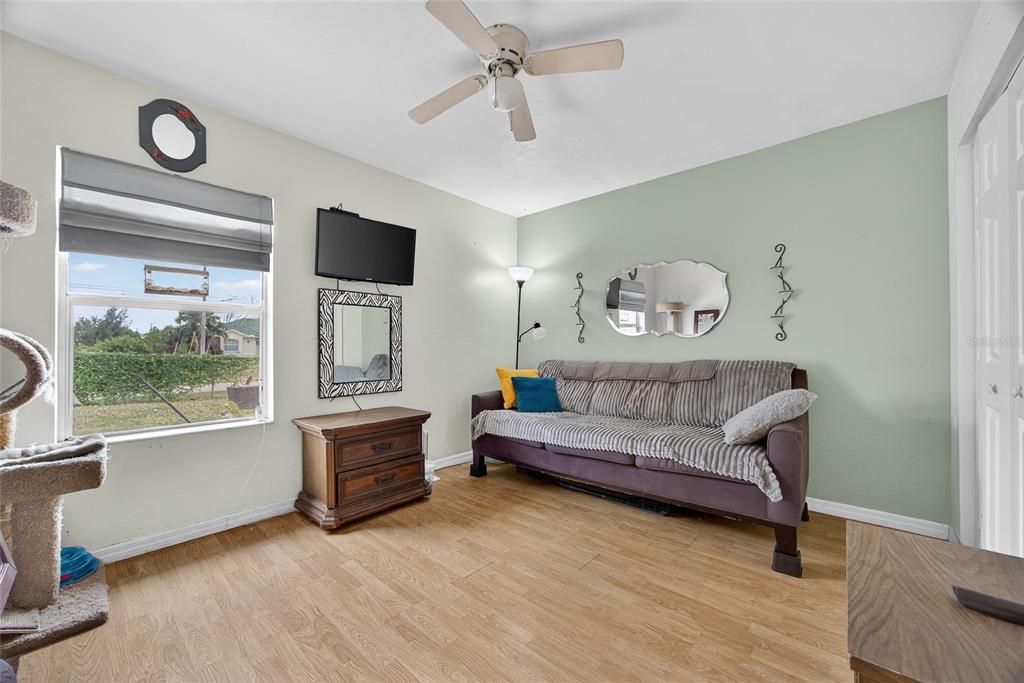 For Sale: $215,000 (3 beds, 1 baths, 1144 Square Feet)