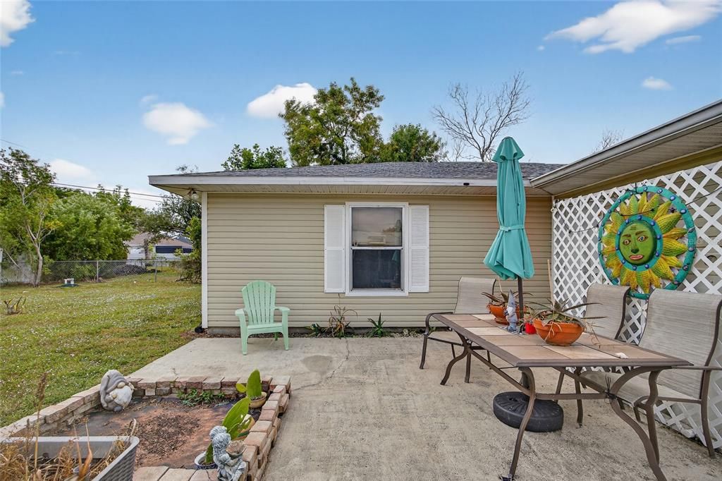 For Sale: $215,000 (3 beds, 1 baths, 1144 Square Feet)