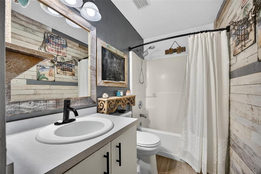 For Sale: $215,000 (3 beds, 1 baths, 1144 Square Feet)