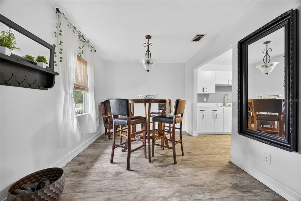 For Sale: $215,000 (3 beds, 1 baths, 1144 Square Feet)