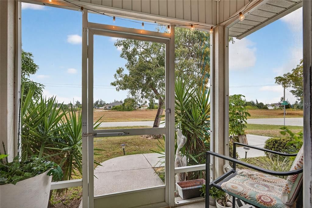 For Sale: $215,000 (3 beds, 1 baths, 1144 Square Feet)