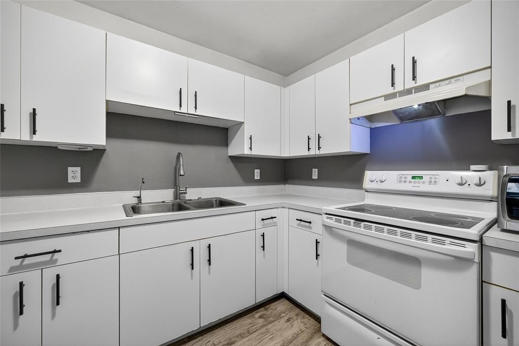 For Sale: $215,000 (3 beds, 1 baths, 1144 Square Feet)