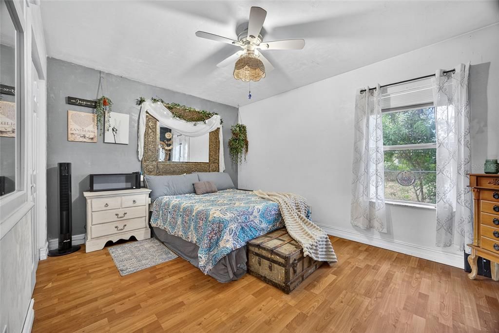 For Sale: $215,000 (3 beds, 1 baths, 1144 Square Feet)