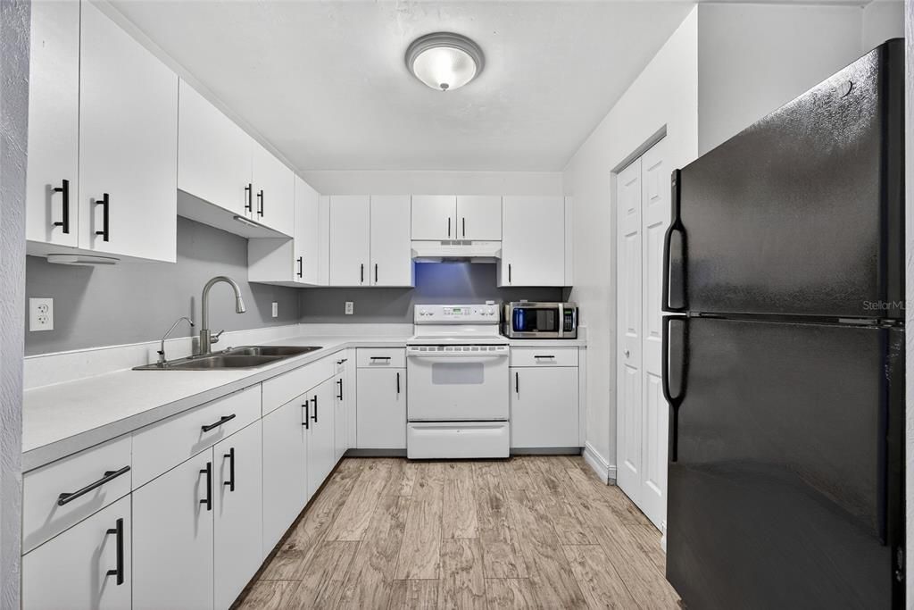 For Sale: $215,000 (3 beds, 1 baths, 1144 Square Feet)