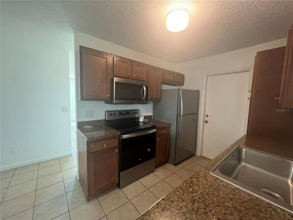 For Rent: $1,625 (3 beds, 2 baths, 1067 Square Feet)