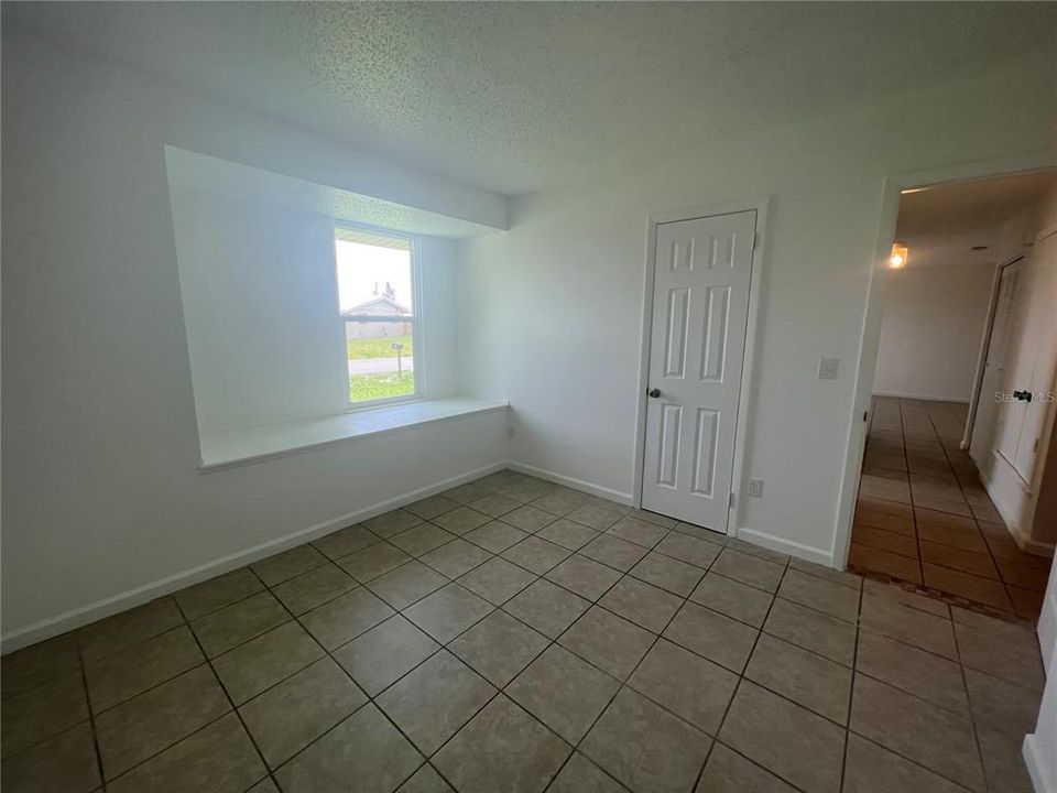 For Rent: $1,625 (3 beds, 2 baths, 1067 Square Feet)