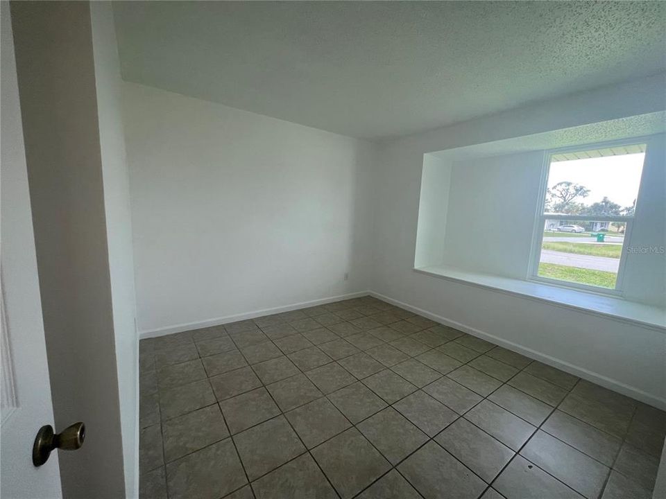For Rent: $1,625 (3 beds, 2 baths, 1067 Square Feet)