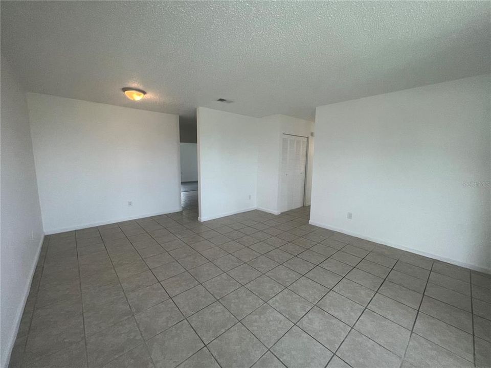 For Rent: $1,625 (3 beds, 2 baths, 1067 Square Feet)