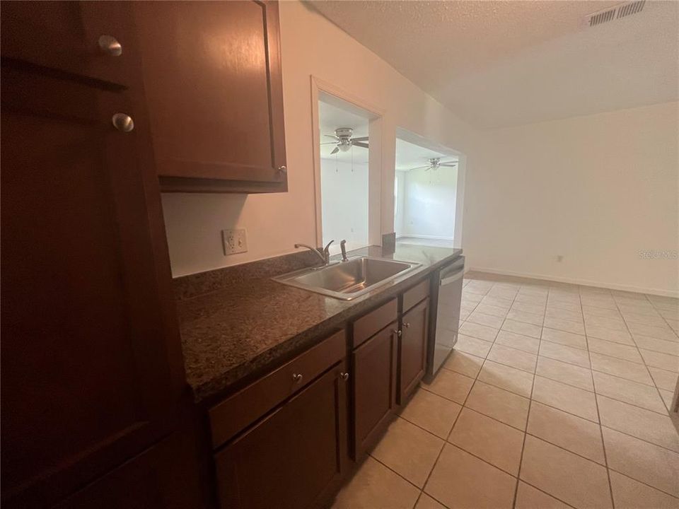 For Rent: $1,625 (3 beds, 2 baths, 1067 Square Feet)