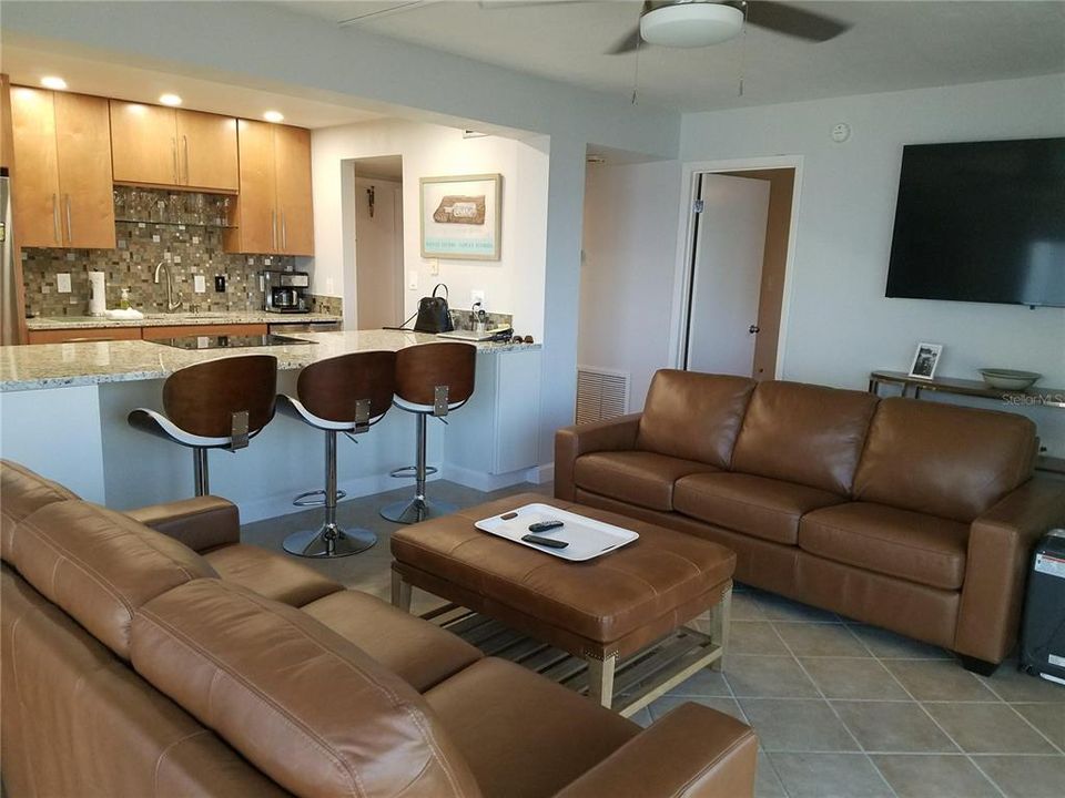 For Rent: $4,000 (1 beds, 1 baths, 860 Square Feet)